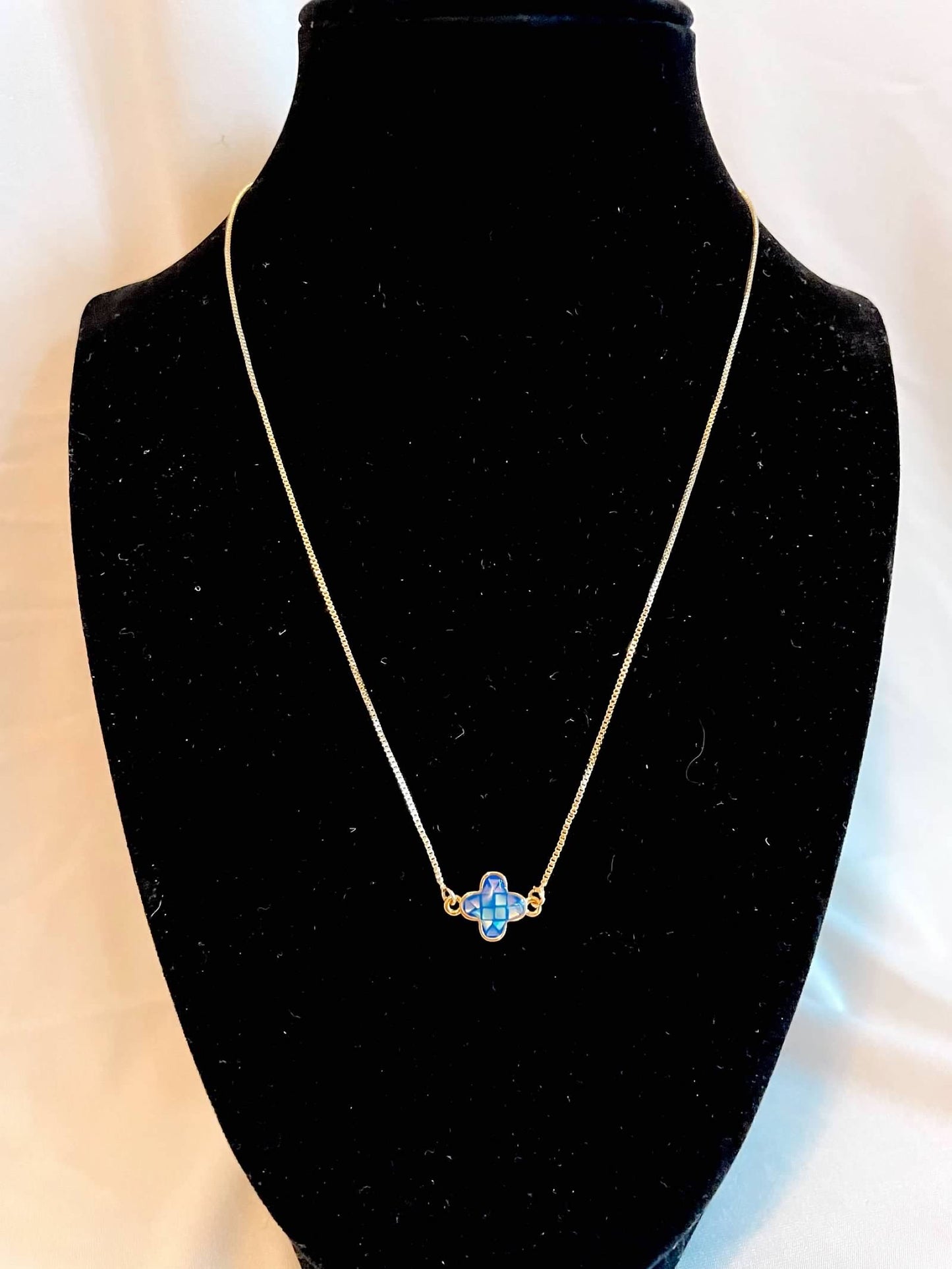 Mini Trefoil Necklace