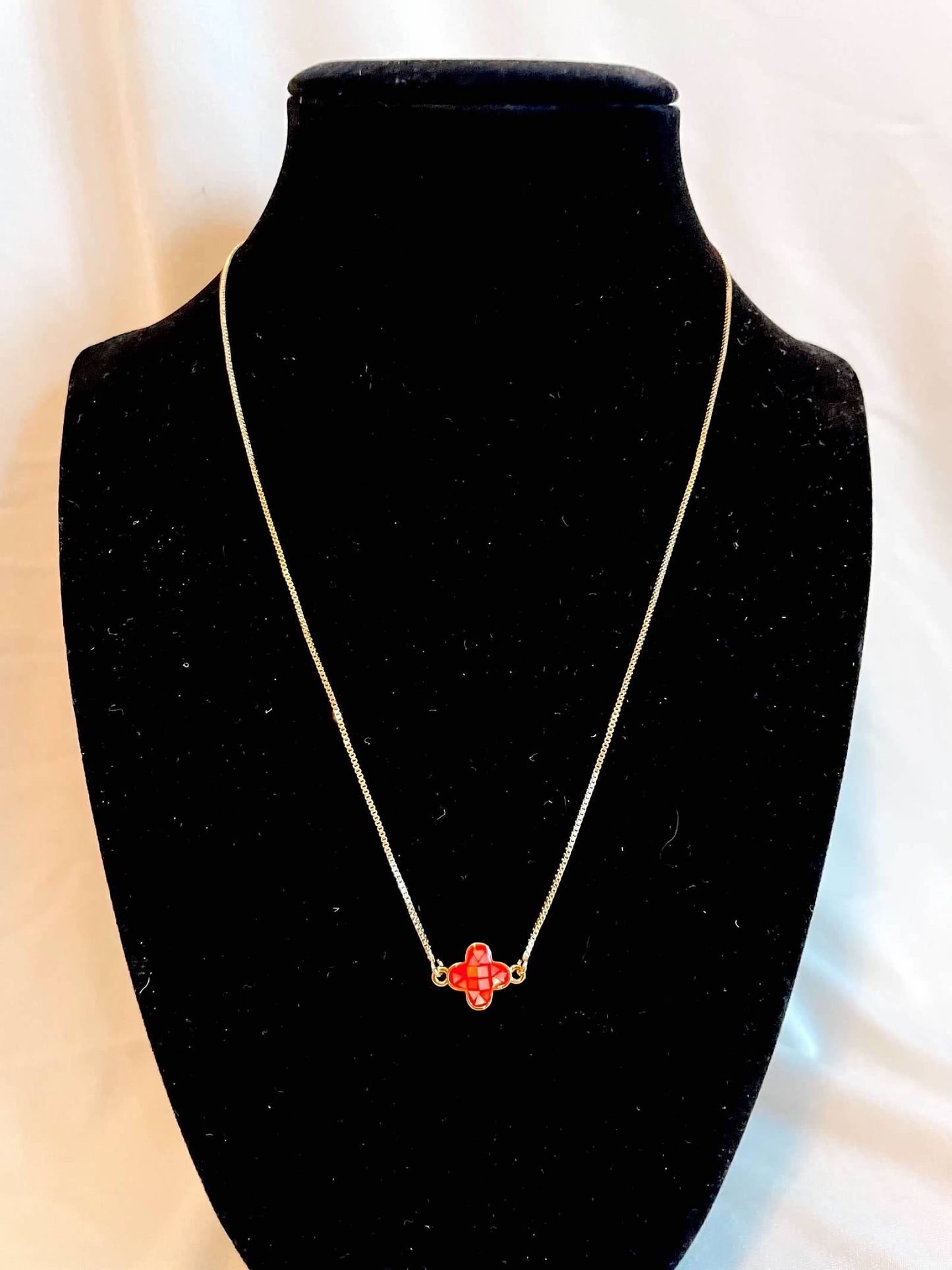 Mini Trefoil Necklace