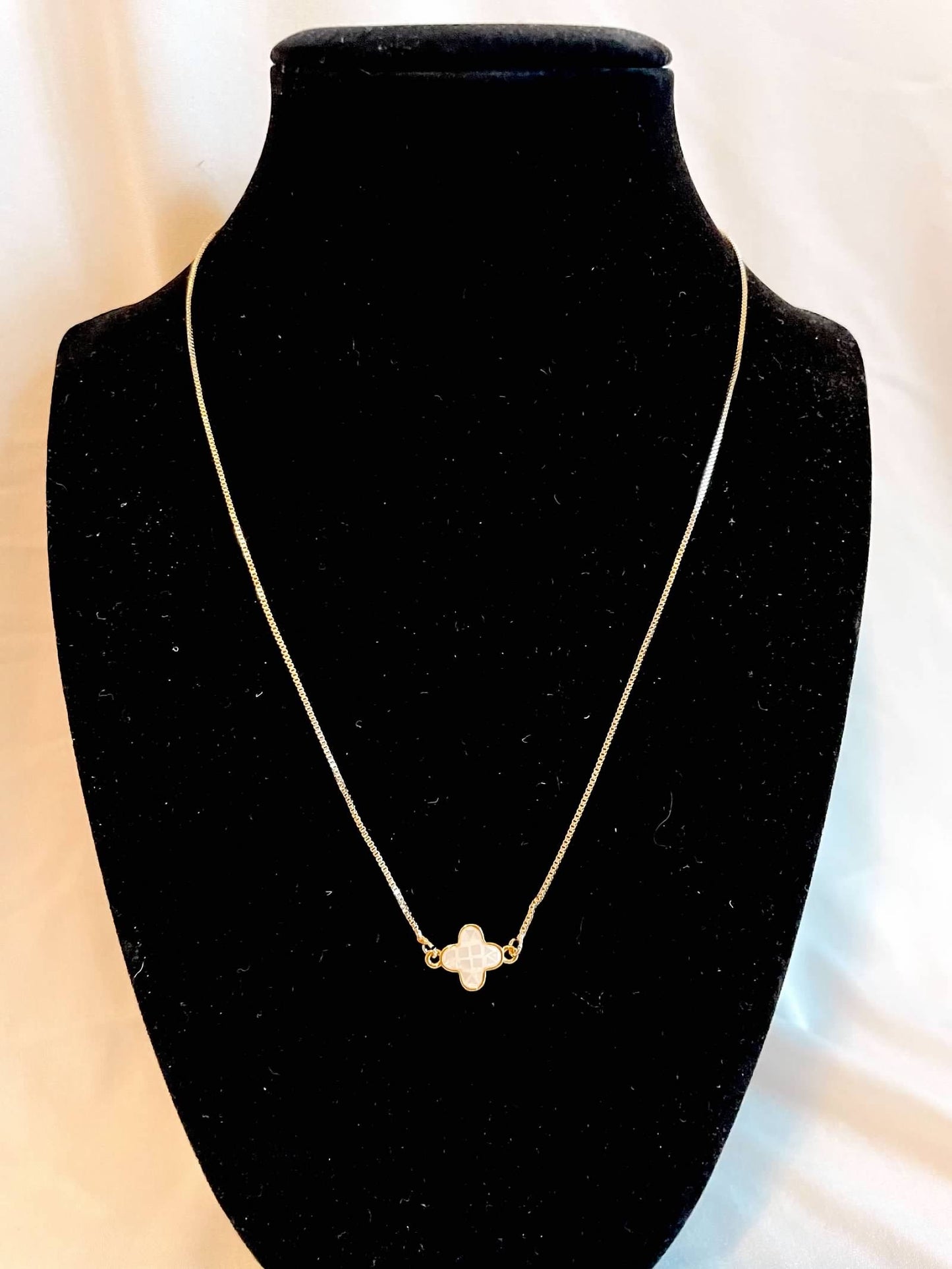 Mini Trefoil Necklace